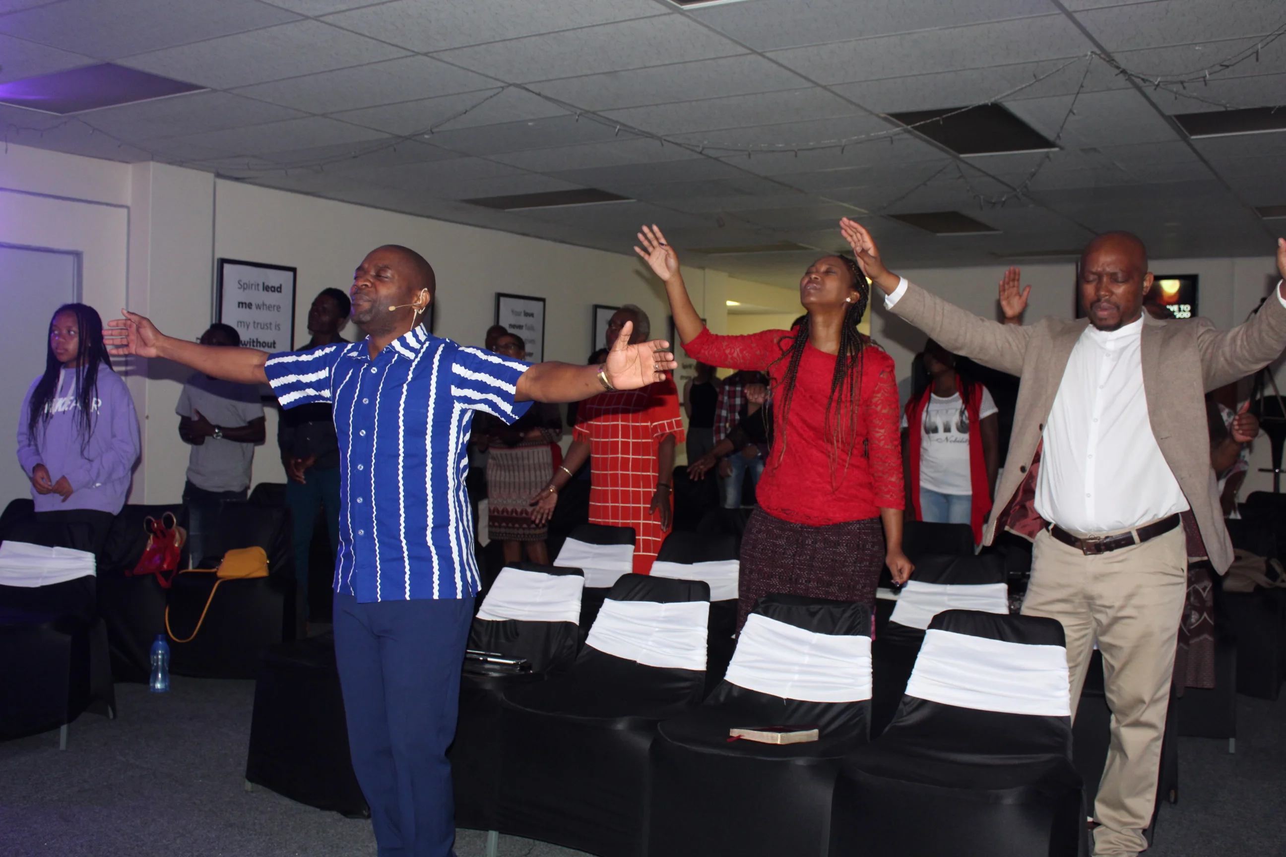 Worship Moments photo 3
